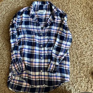 Old navy flannel shirt size medium